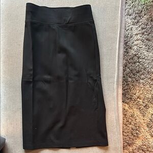 CHARLIE B Classic Black Pencil Skirt - size small